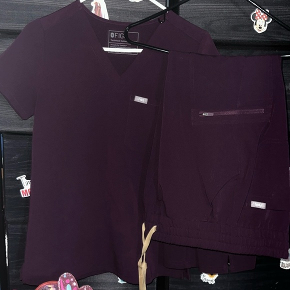 Figs scrubs - Picture 2 of 2